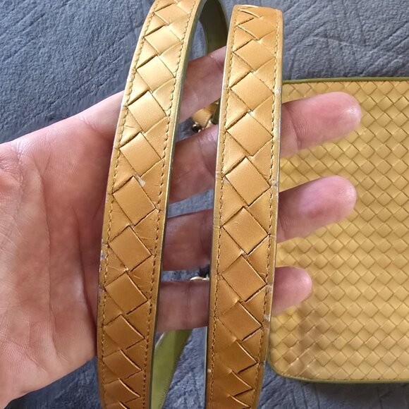 Authentic Bottega Veneta Flat Shoulder Bag - Golden Metallic Intrecciato Leather - Picture 14 of 16